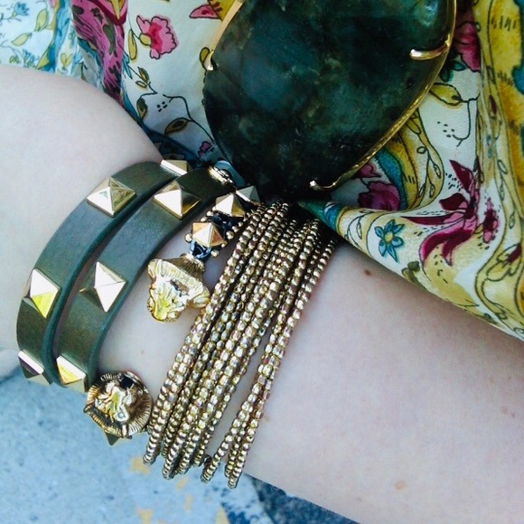 :: S&D [RARE]🦁⚜️Artemis Brass Stud Lionhead Cuff - Picture 9 of 9